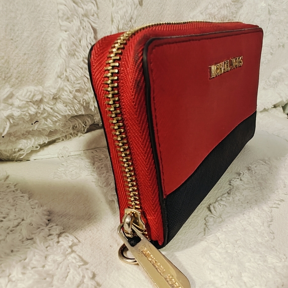 Two Tone Michael Kors Jet Set Wallet - Picture 2 of 5